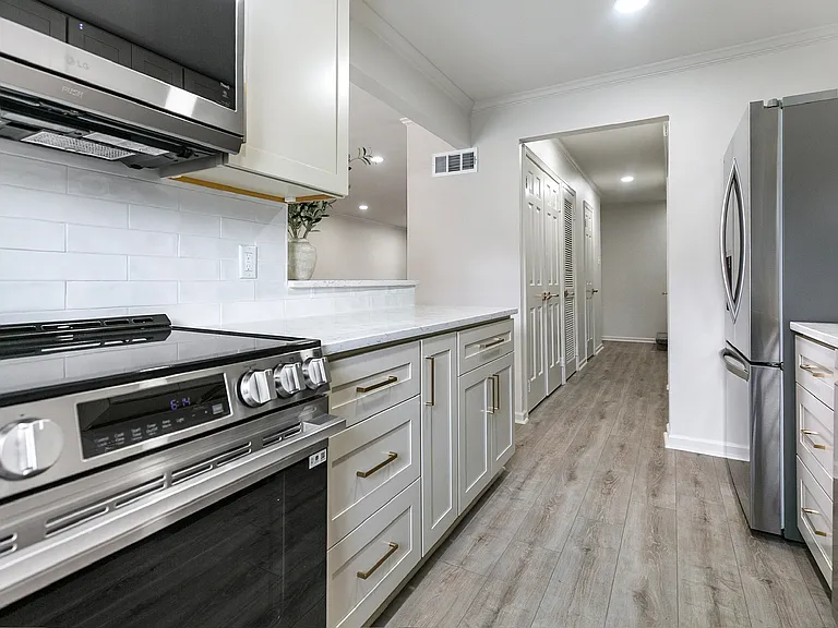 10111 Jefferson Hwy — Photo 3