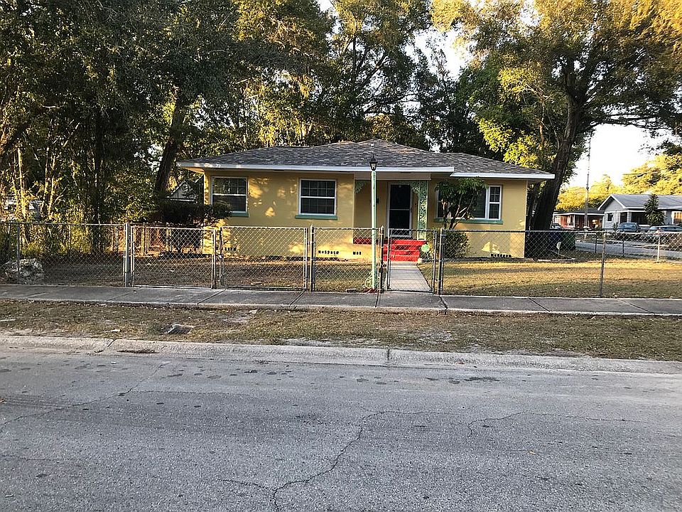 Front View off 25th Avenue