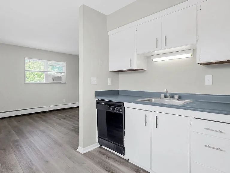2405 Belcher Dr #B — Photo 8