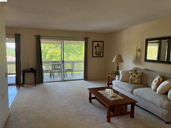 1500 Rockledge Ln APT 5, Walnut Creek, CA 94595