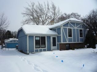 151 N Midlothian Rd, Mundelein, IL 60060