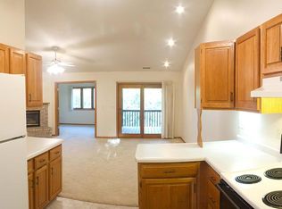 320 Cayman St #320, Iowa City, IA 52245