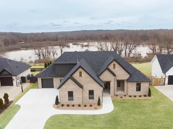 114 Timberland Trl, Maumelle, AR 72113