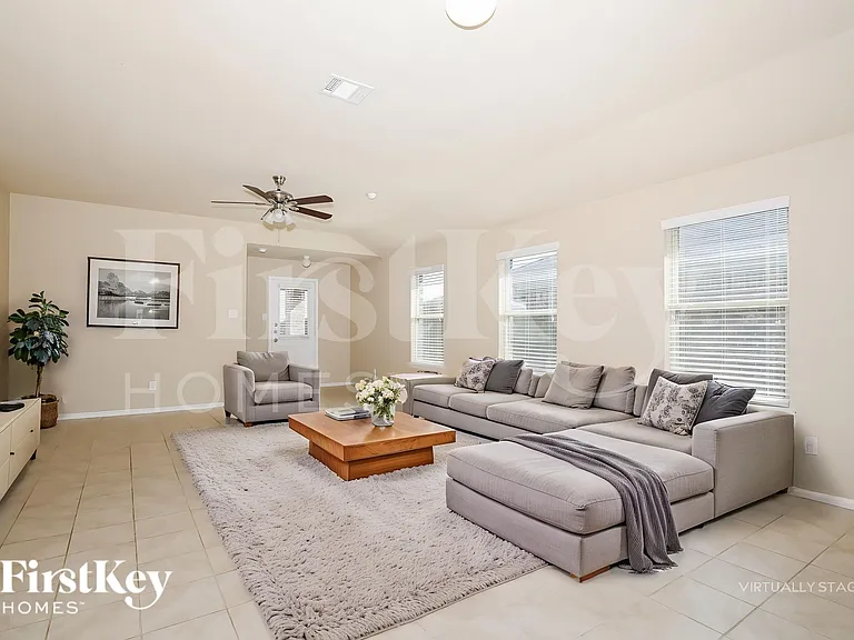961 Corbitt Ln — Photo 3