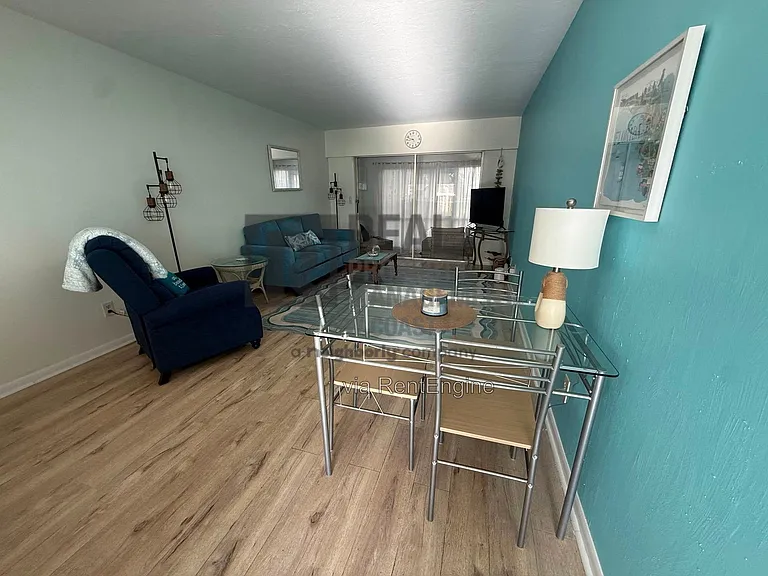 4718 SE 5th Ave #7 — Photo 7