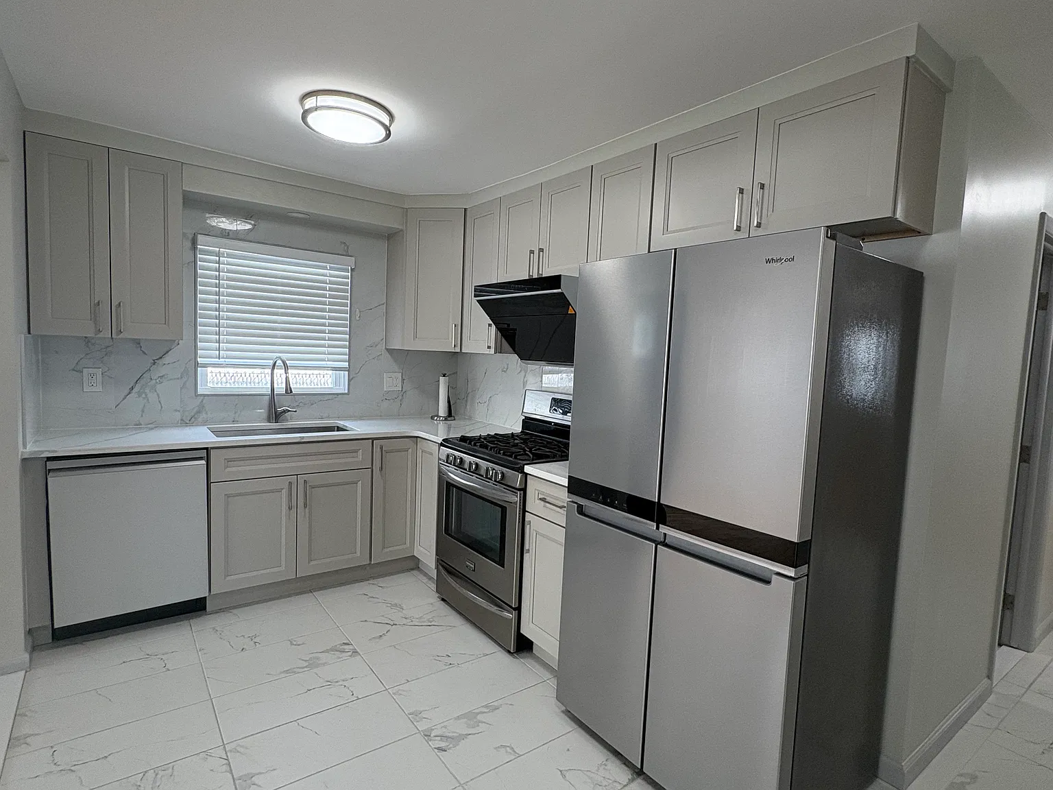 3 bed, 1326 sqft, $3,250 — Photo 2