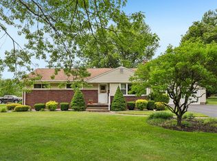 25 George Junior Rd, Grove City, PA 16127