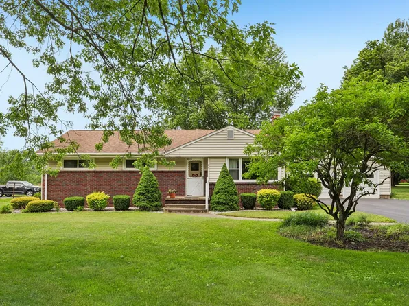 25 George Junior Rd, Grove City, PA 16127