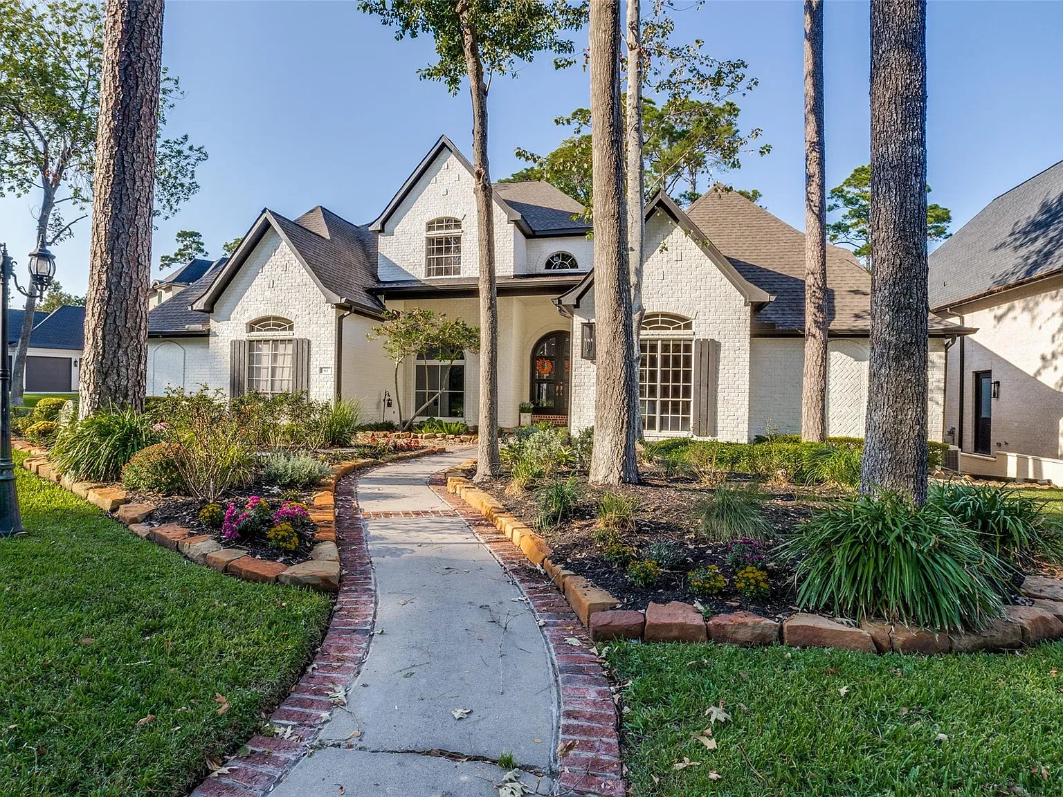 4 bed, 5.0 bath, 5671 sqft, $5,500 — Photo 3