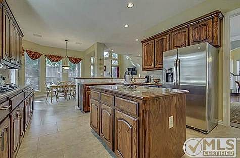 5th image of 817 Edgewood Dr