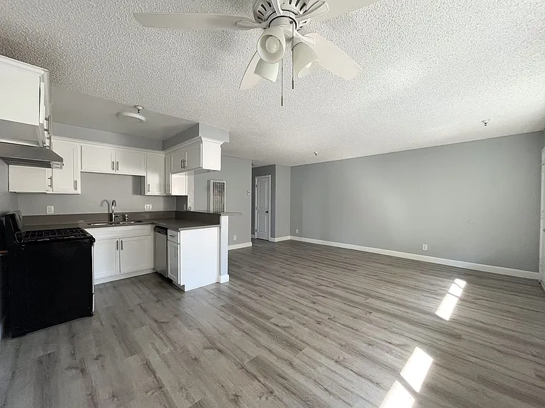 12521 Grevillea Avenue — Photo 7