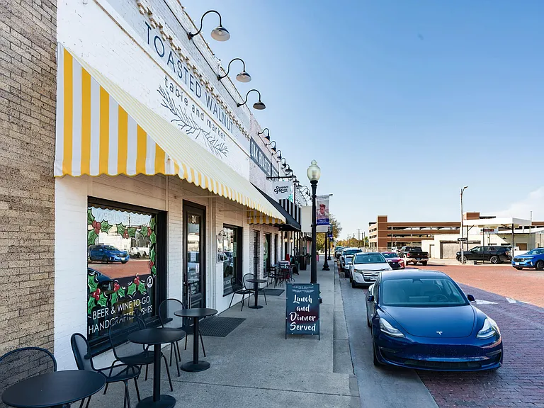 A walkable Downtown Celina block lined with locally owned restaurants and cafes, offering a lively streetscape for dining and everyday outings.