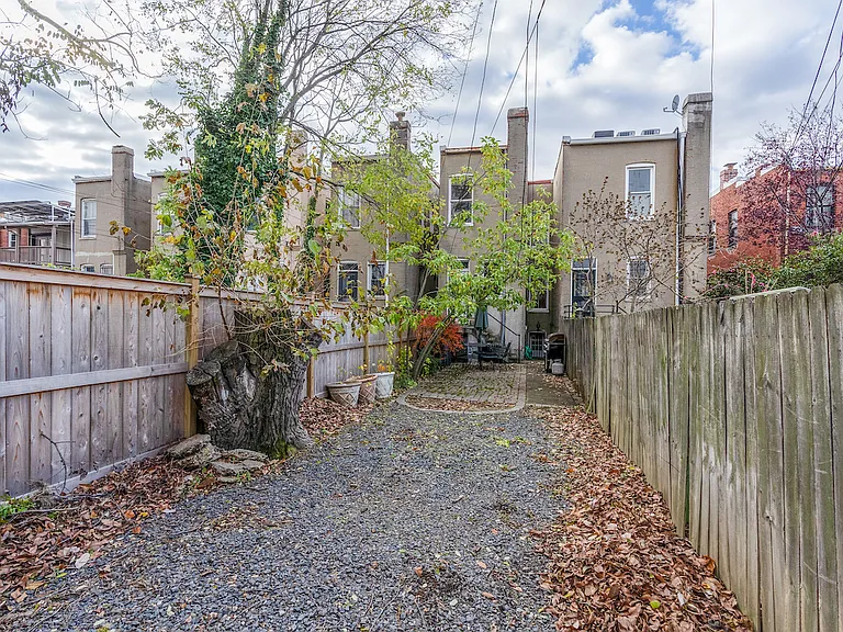 724 13th St SE #A — Photo 19
