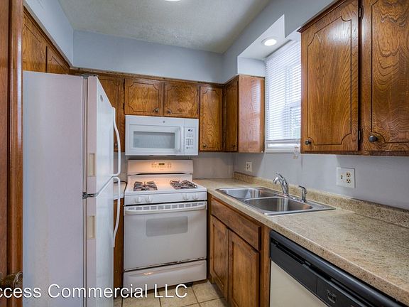 4th image of 2528 S 60th St APT 4