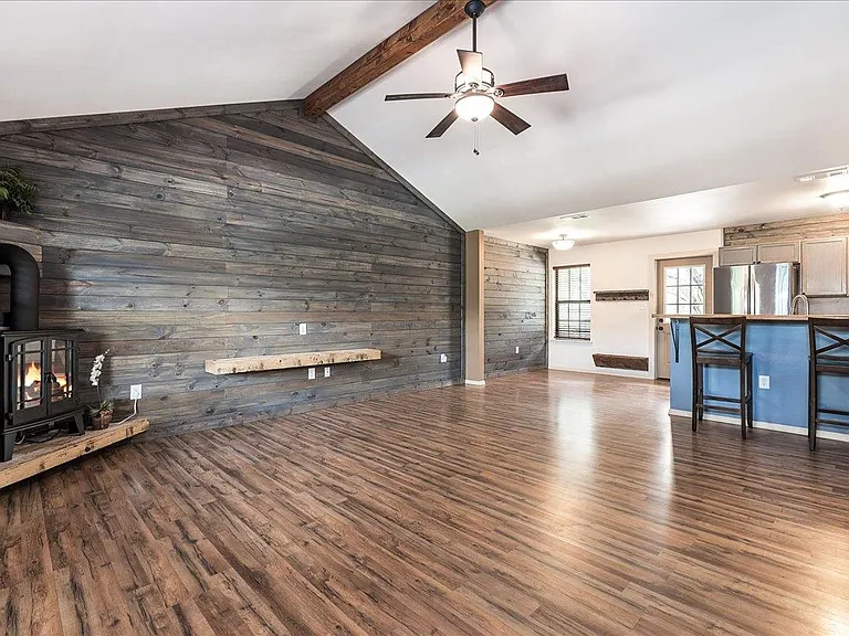 408 Breezing Ln — Photo 8