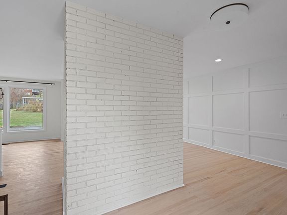 5th image of 2828 Barclay Dr