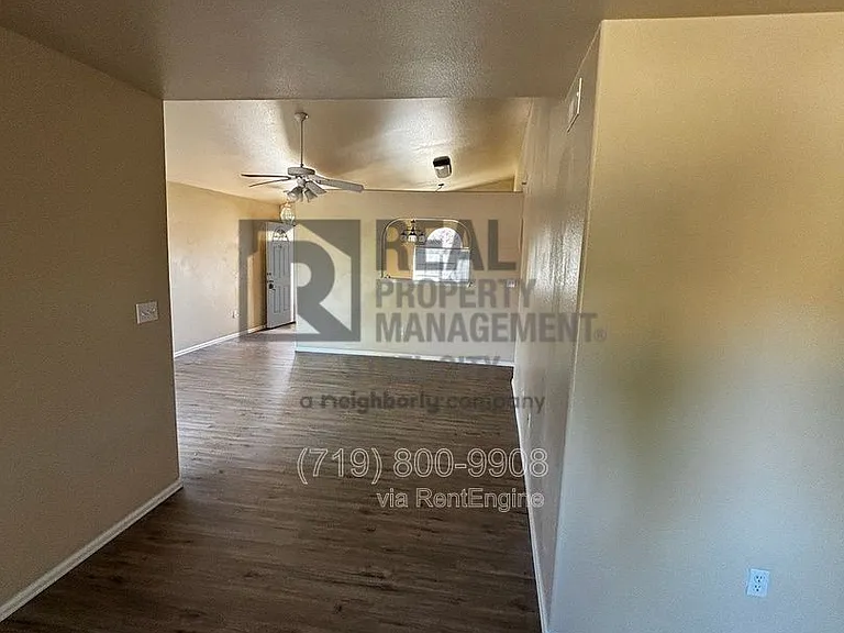 813 Ardath Ln — Photo 17