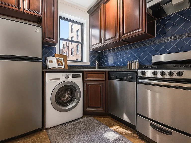206 W 109th St #4D — Photo 4