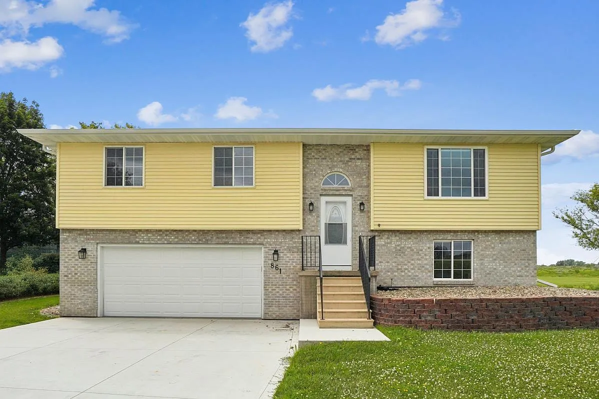 3 bed, 1282 sqft, $2,500 — Photo 1