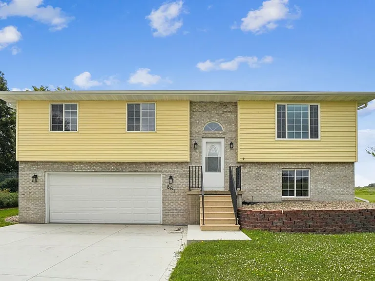 861 Jane St — Photo 1
