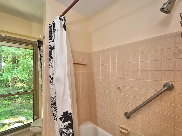 2268 Pine Ln — Photo 32