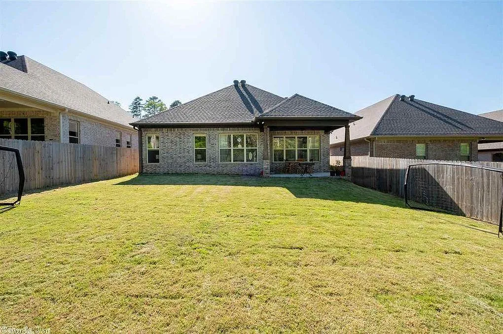3 bed, 1883 sqft, $2,500 — Photo 2