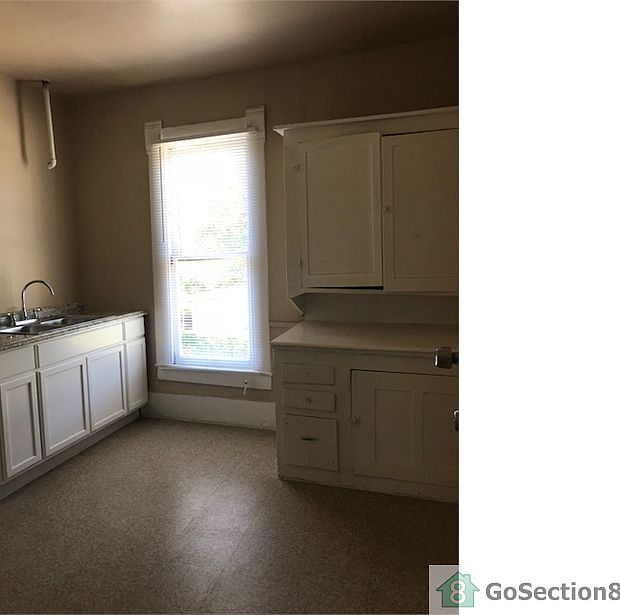 1st image of 202 Chicago Blvd #2