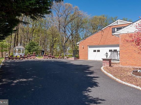 5th image of 15 Harlech Dr