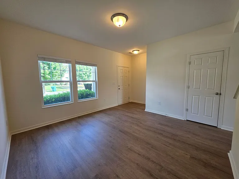 1490 Avalon Creek Rd — Photo 6