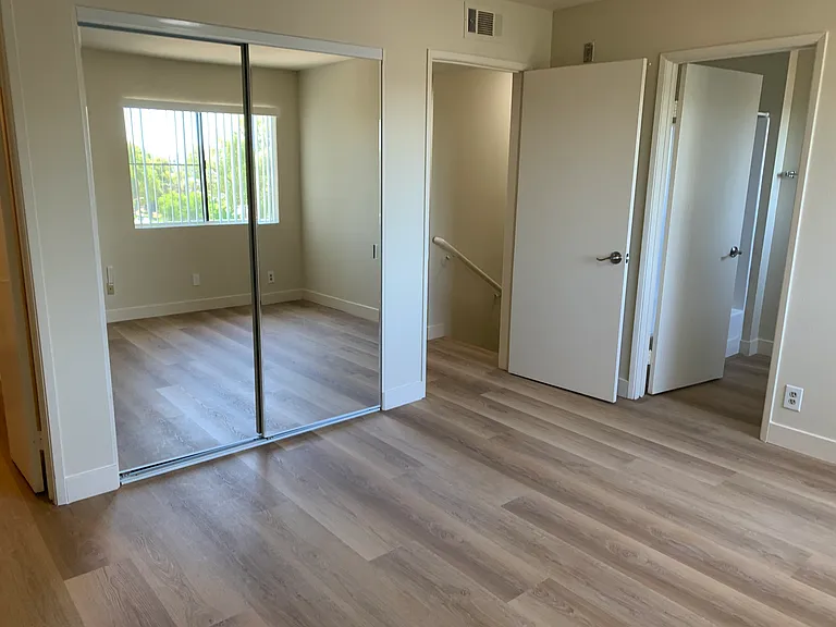 519 Palm Dr #13 — Photo 8