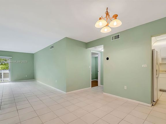4th image of 1205 Mariposa Ave APT 430