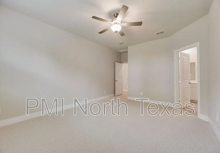 1404 Winters Way — Photo 18