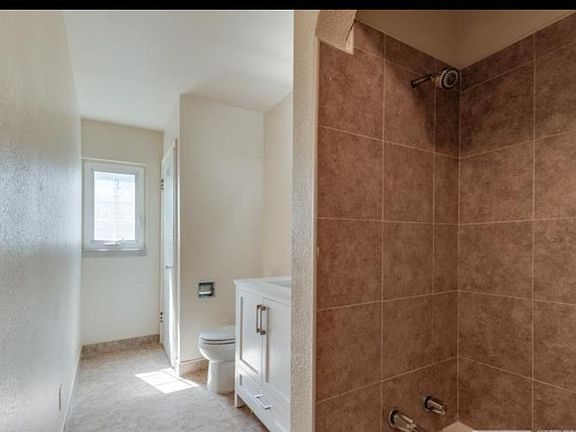 5th image of 1909 C St APT 2