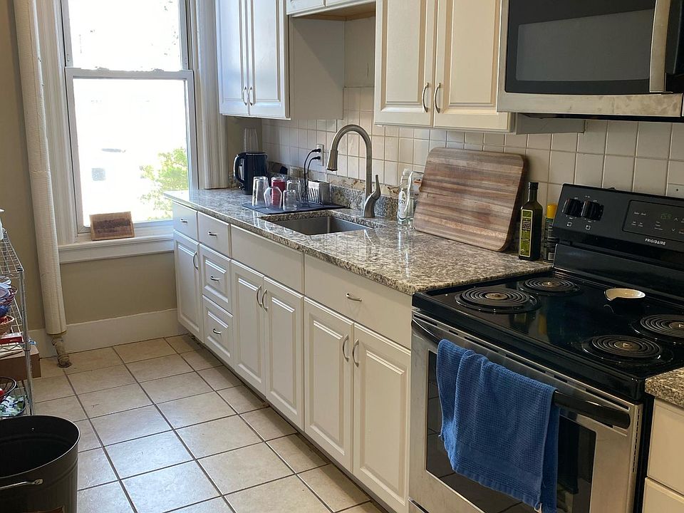 Kitchen, renovated 2020, stainless steel appliances, granite countertop, generous cabinet storage