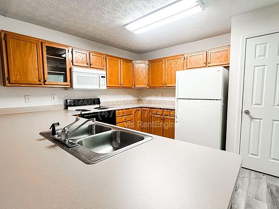 5th image of 3903 Hidden Hollow Dr
