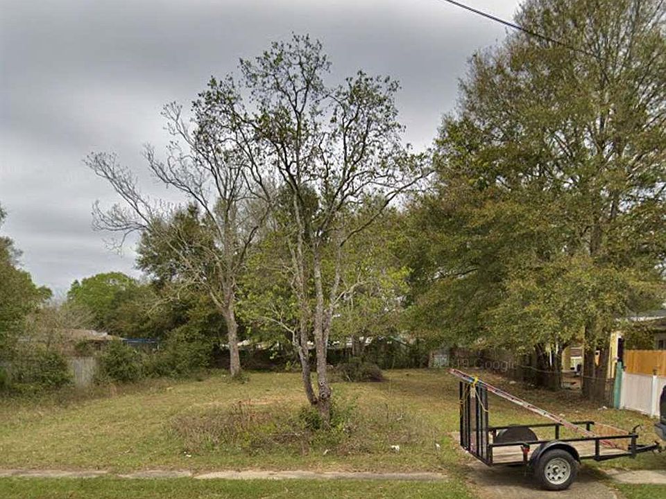 2nd image of 233 Broussard St