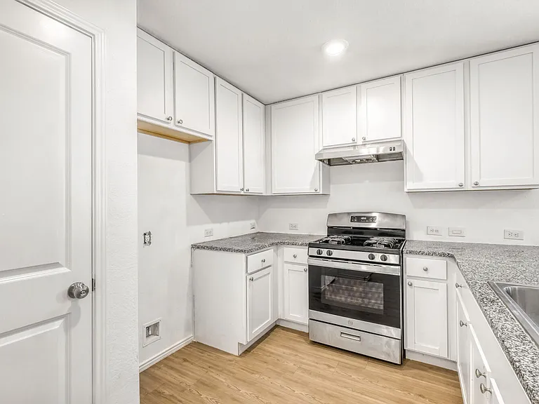 7102 Satellite Dr — Photo 31