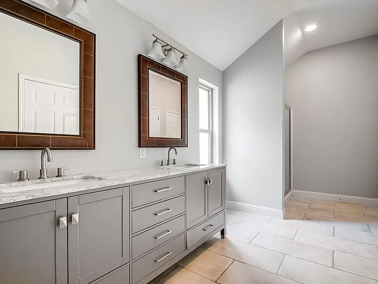 218 E Creekview Dr — Photo 16