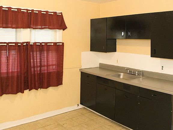 2nd image of 865 Clifford Ave #Up