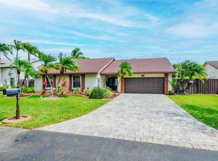 15565 SW 47th Ter, Miami, FL 33185