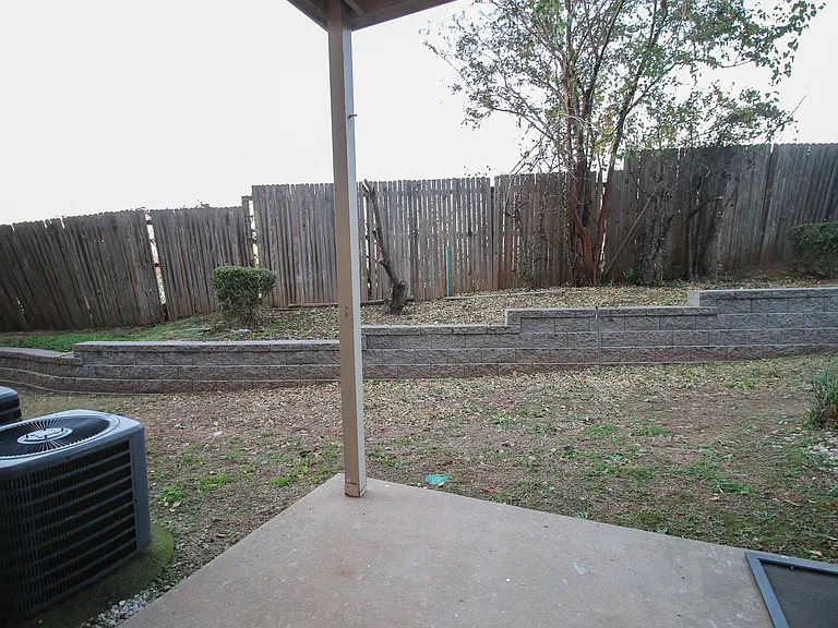 1225 S Lawton Ave — Photo 28
