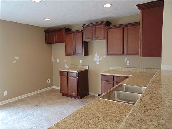 4th image of 2106 Debonair Lane Lot 124