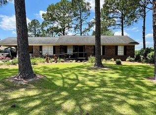 103 Meadowood Ln, Fitzgerald, GA 31750