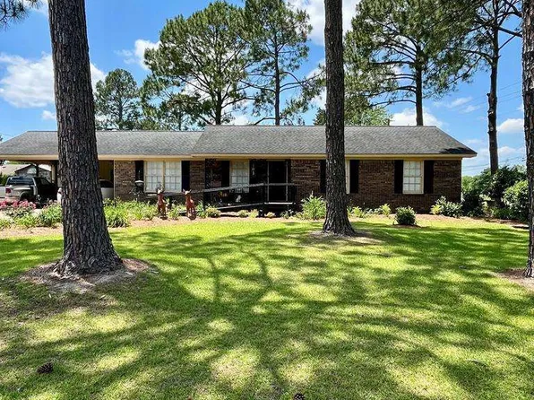 103 Meadowood Ln, Fitzgerald, GA 31750