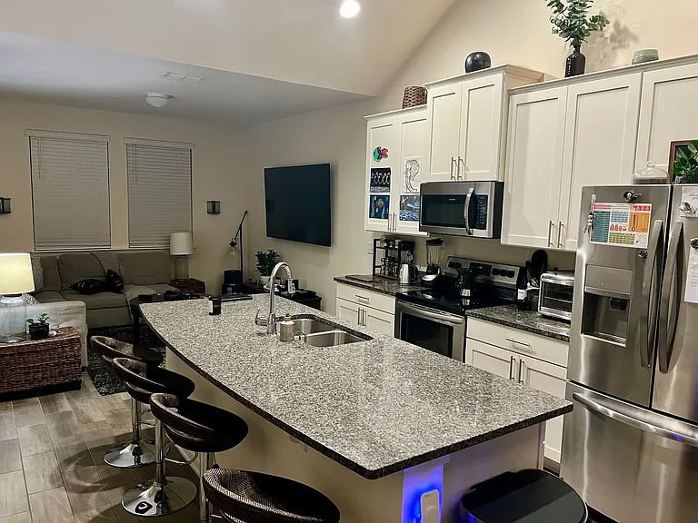 78 Bush Pl — Photo 2