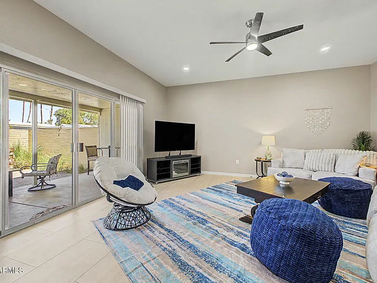 10454 W Palmeras Dr — Photo 17