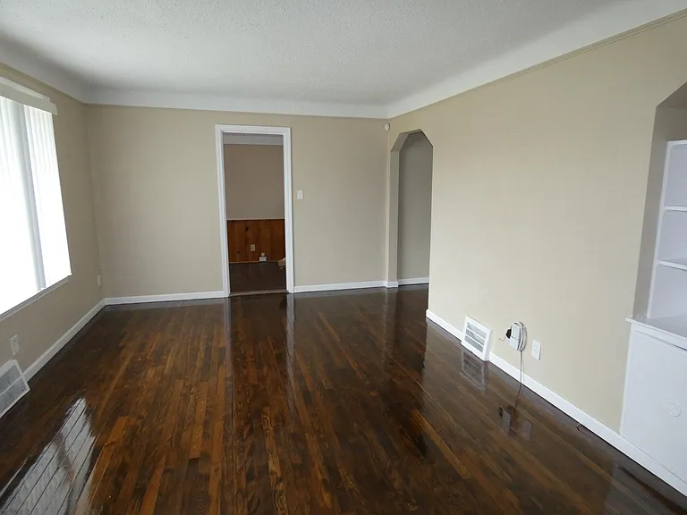 24307 Lexington Ave — Photo 6