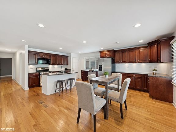 4th image of 1009 S Beechwood Dr