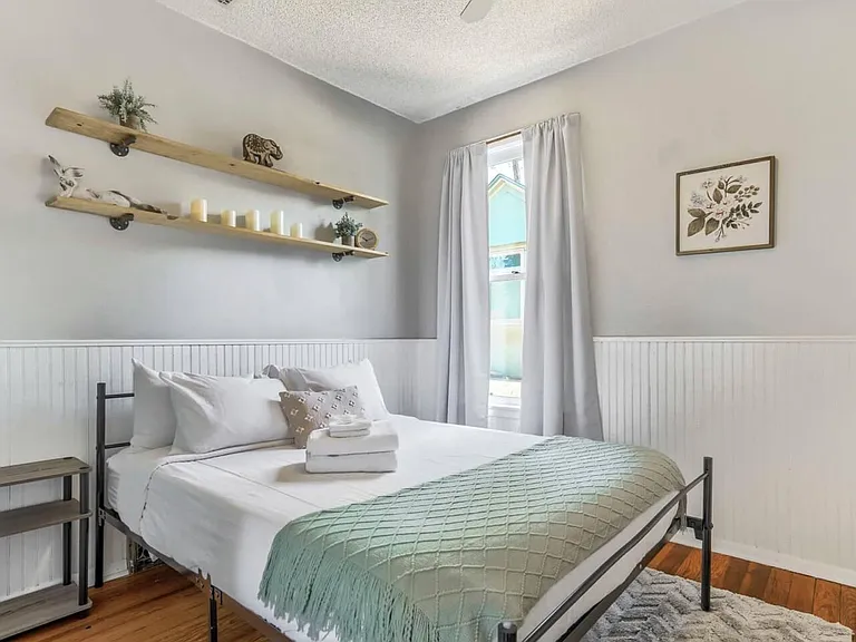 815 E Cache La Poudre St #A — Photo 36