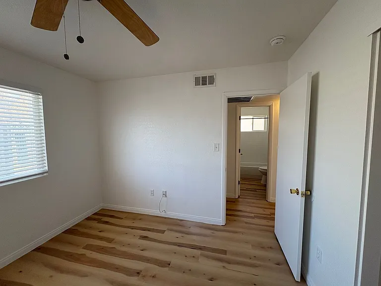 5230 E Owens Ave — Photo 9